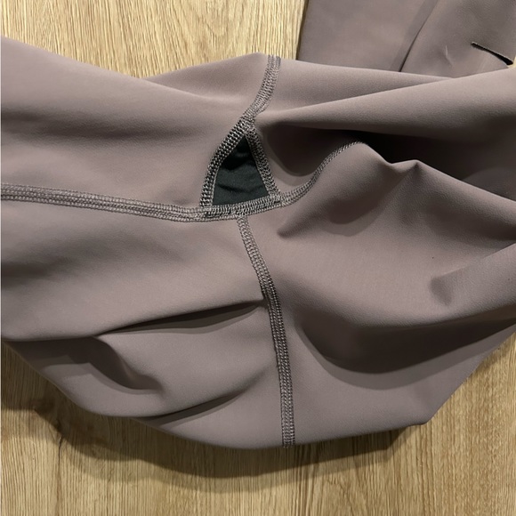 ALO Yoga High Waist Ripped Warrior Leggings in Mauve size small - Picture 6 of 8